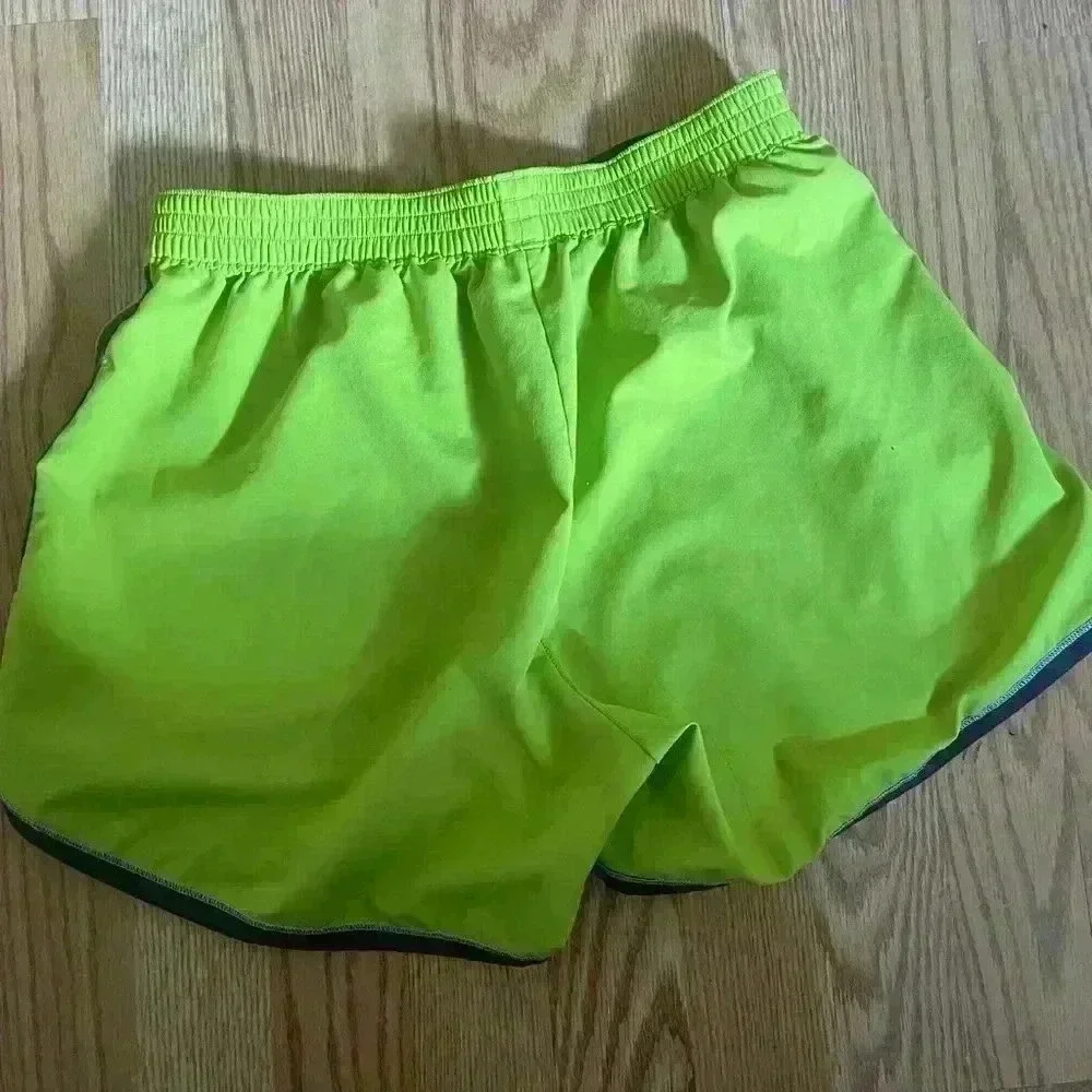 Under Armour work out shorts - Picture 2 of 4